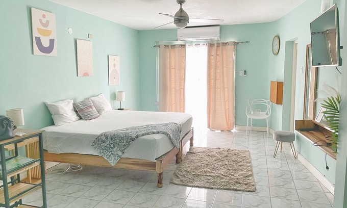 Tower Isle Apartment | Chic 1-bedroom apartment with WiFi, AC in charming Tower Isle