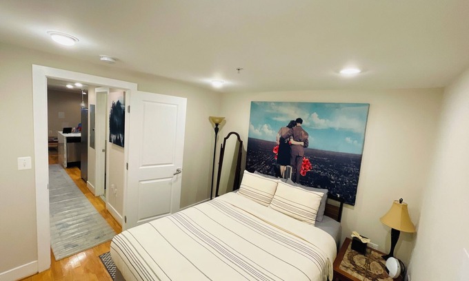 Capitol Hill Apartment | Chic 1-bedroom apartment in Washington, DC - 5 min walk to metro, near monuments