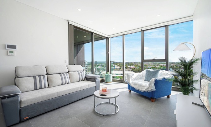 Lidcombe Apartment | Chic 1-bedroom apartment with WiFi, fitness room in amazing Lidcombe
