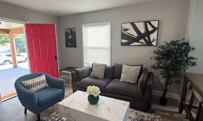 Anderson Apartment | Chic 1-bedroom apartment in fabulous Anderson