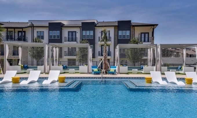 West Oak Hill Apartment | Chic 1-bedroom apartment with washer and dryer in amazing Austin