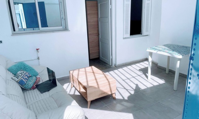 Kheredine Apartment | Chic 1-bedroom apartment with AC, WiFi in welcoming Kram/La Goulette