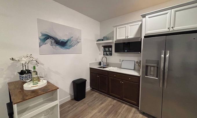 Greenacres Apartment | Chic 1-bedroom retreat in Bakersfield!