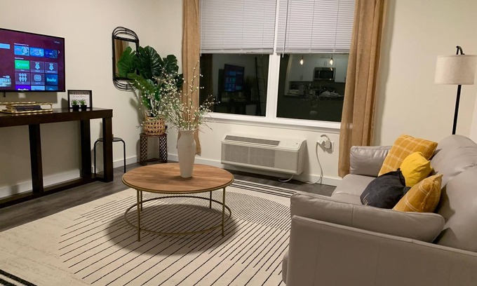 Bound Brook Apartment | Chic 1-bedroom with fitness room and WiFi in welcoming Bound Brook