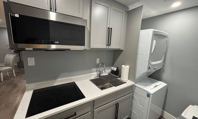 Riverview Apartment | Chic 1-bedroom with WiFi and self check in Riverview