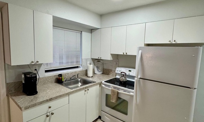 North Central Hollywood Apartment | Chic 1-bedroom with WiFi and AC in welcoming Hollywood 101