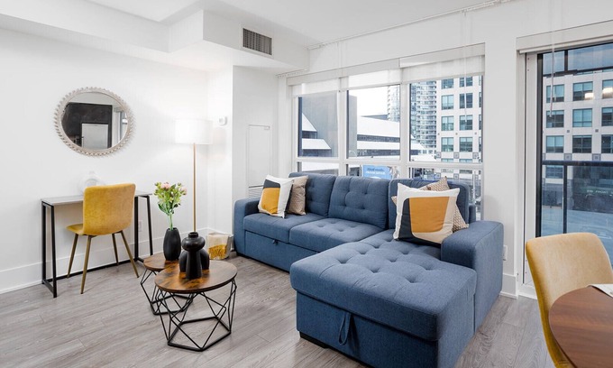 Toronto Entertainment District Condo | Chic 1-BR Condo (4 guests) | Parking included | Toronto Downtown Core