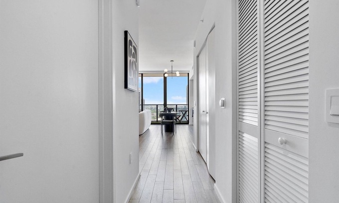 Downtown Miami Apartment | Chic 1-King bedroom with rooftop pool and a view that is unforgettable