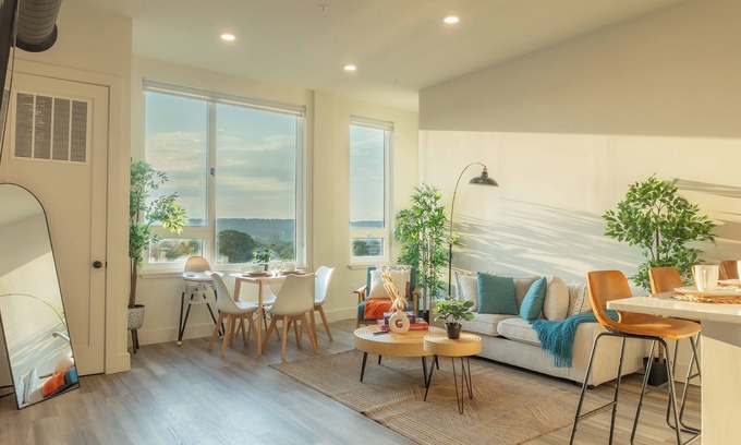 East Orange Apartment | Chic 1BR Apt w/ WiFi + Parking, AC in lovely East Orange