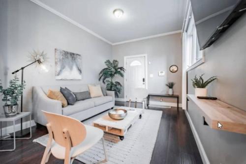 Near Northside House | Chic 1BR Retreat with Sofa Bed, Free Parking