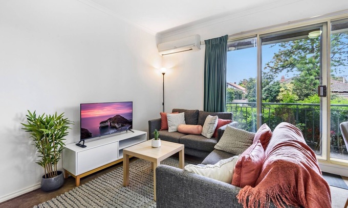 Windsor Apartment | Chic 2-Bed Apartment near Albert Park & Chapel St