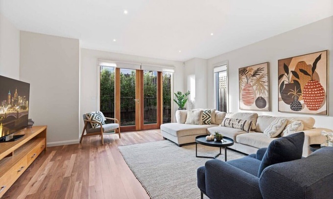 Yarraville House | Chic 2-Bed Home By Bustling Shops