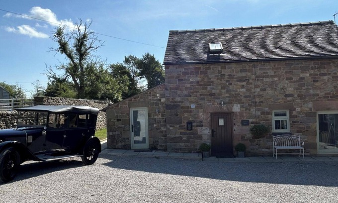Winkhill House | Chic 2 Bed Peak District Cottage Barn Alton Towers
