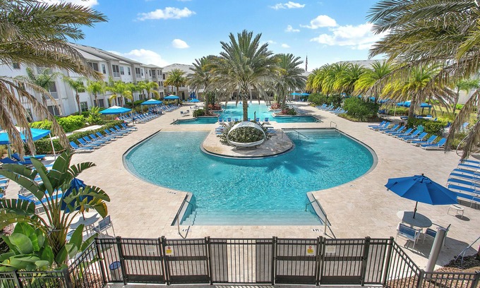 Southside Apartment | Chic 2-bedroom apartment with AC, WiFi in vibrant Jacksonville