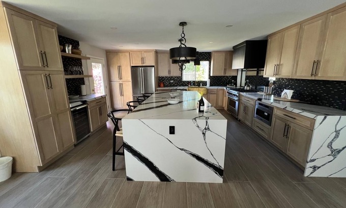 Historic Core Apartment | Chic 2-Bedroom Apartment with Fitness Room and WiFi in Vibrant Los Angeles