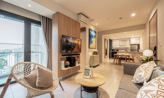 District 4 Apartment | Chic 2-bedroom apartment with Pool & Gym in enchanting Saigon