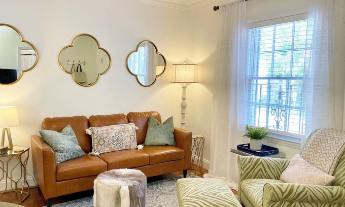 Historic Downtown Savannah House | Chic 2-bedroom apartment on W. Taylor Street, in the heart of Historic Savannah!