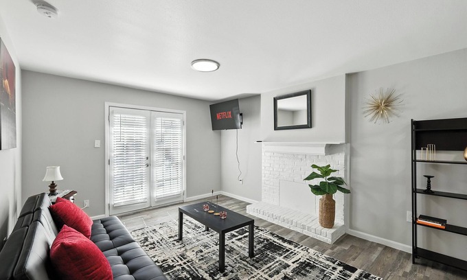 Addison Apartment | Chic 2-bedroom apartment with pool, fitness room in vibrant Addison