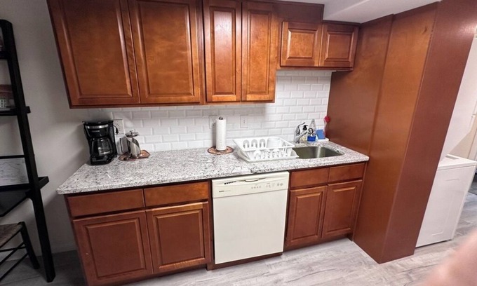 Warwick Apartment | Chic 2-bedroom apartment with WiFi, AC in charming Warwick