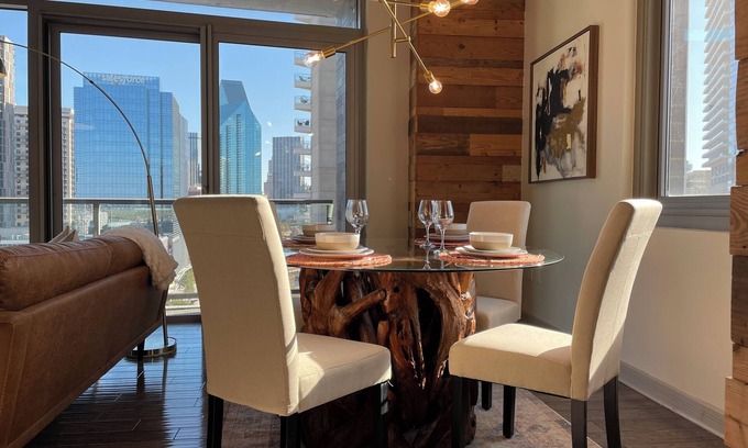 Uptown Apartment | Chic 2-bedroom apartment with AC, fitness room in brilliant Victory Park Dallas
