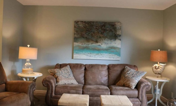Fairfield Bay Condo | Chic 2-bedroom condo with AC, WiFi in charming Fairfield Bay