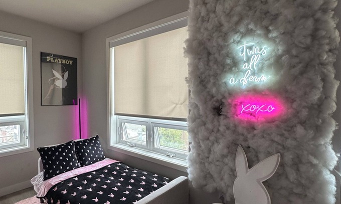 University City Apartment | Chic 2-bedroom with AC, fitness room, WiFi in awesome Philadelphia