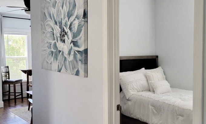 Vallejo House | Chic- 2 bedrooms Napa Wine Country, Six Flags