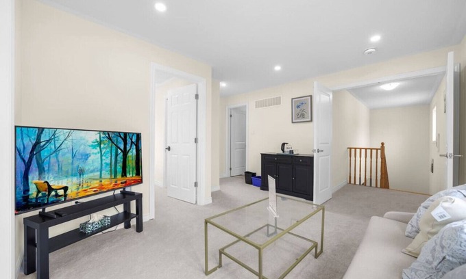 Cavan-Monaghan House | Chic 2BR House, Newly Renovated, Central Spot
