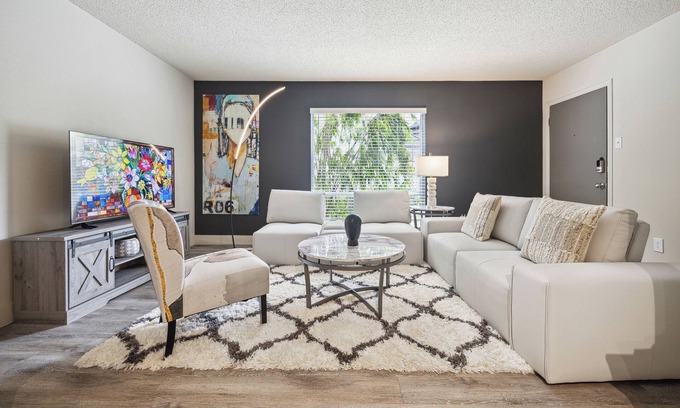 The Galleria Apartment | Chic 2BR 2BA Galleria Condo Unit 123