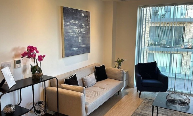 Fairfield Apartment | Chic 2BR City View Gym and Garden