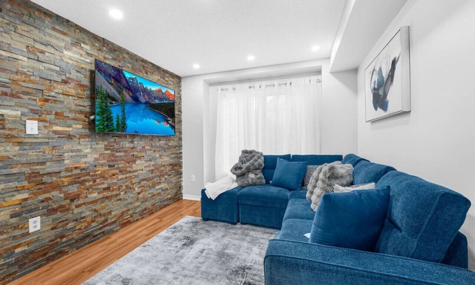 Ajax House | Chic 2BR House, Newly Renovated, Central Spot