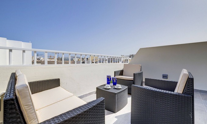 Gzira Apartment | Chic 2BR Penthouse steps from the Promenade