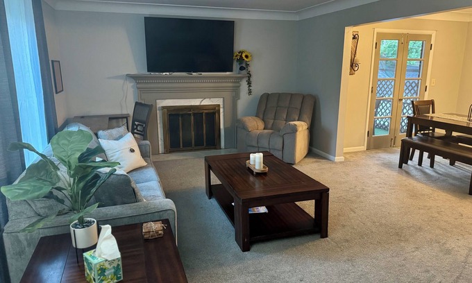Ottawa Condo | Chic 2BR Retreat Near Toledo Hospital- Stylish, Cozy & Fully Equipped