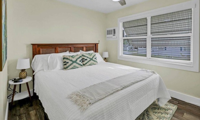 Safety Harbor Apartment | Chic 2BR Retreat Safety Harbor + Wi-Fi Access