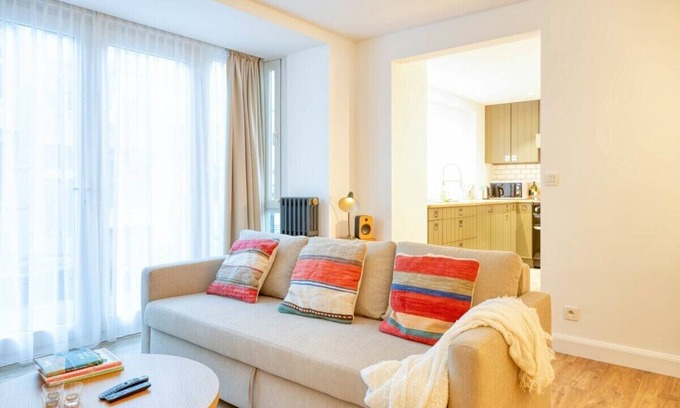 Sint-Amandsberg Apartment | Chic 3-BR Oasis in Ghent: Stylish Interiors