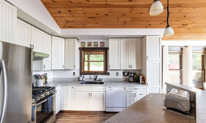 Delhi House | Chic 3BR Country Retreat