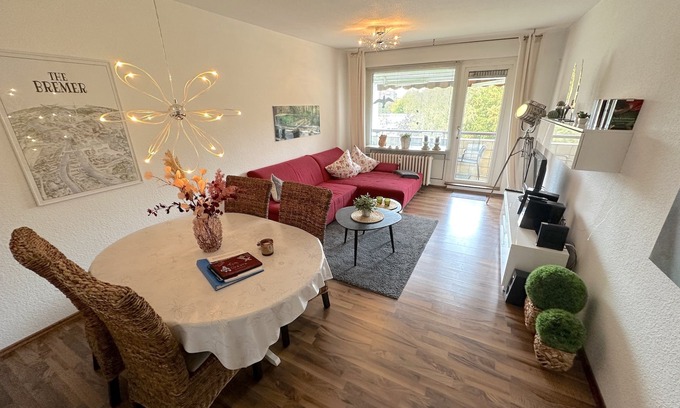 Kattenturm Villa | Chic 75m² 3-room apart. with balcony, view of the countryside, bus + train