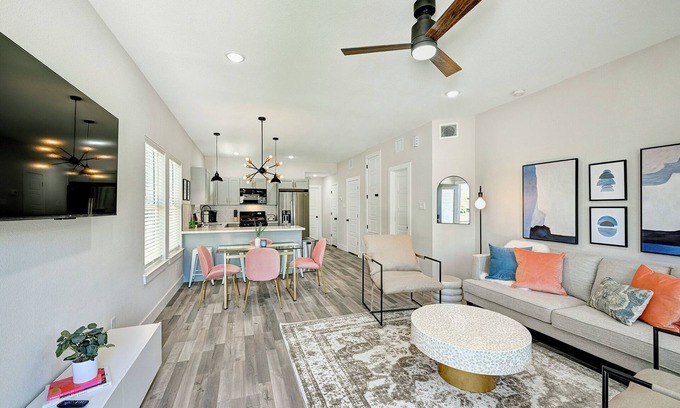 Northside Apartment | Chic and cozy 2-bedroom HTX apartment with Fast Wi-Fi, AC near Downtown Houston