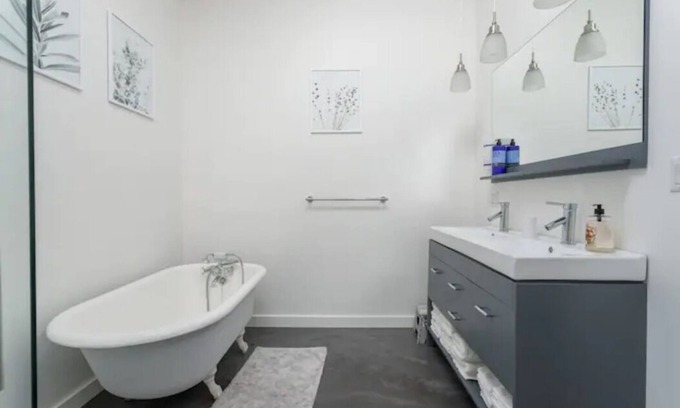 Saugerties House | Chic and eclectic retreat at Woodstock/Saugerties!