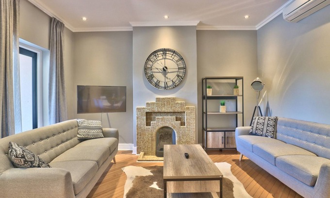 Green Point Apartment | Chic Apartment | Balcony | Fast WiFi | Pool Access