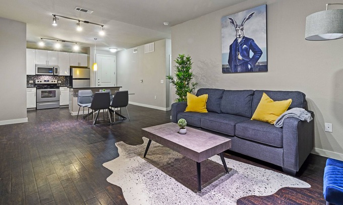 Fort Worth Cultural District Apartment | Chic Apartment in the Heart of FW | King Bed
