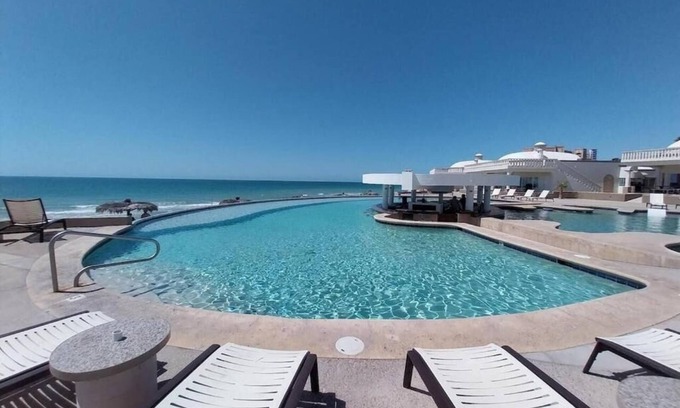 Ferrocarrilera Apartment | Chic apartment with AC, WiFi, fitness room in fabulous Puerto Peñasco