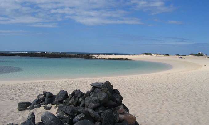 El Cotillo Apartment | Chic apartment with sea views on a sandy beach, large roof terrace and WiFi