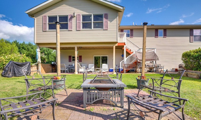 Apple River House | Chic Apple River Escape w/Fire Pit!