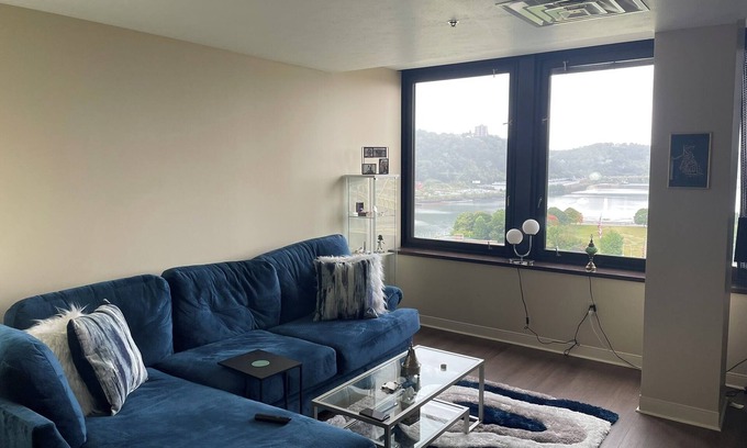 Downtown Pittsburgh Apartment | Chic Apt - Amazing Three Rivers Views in PGH Heart 24-7 Parking