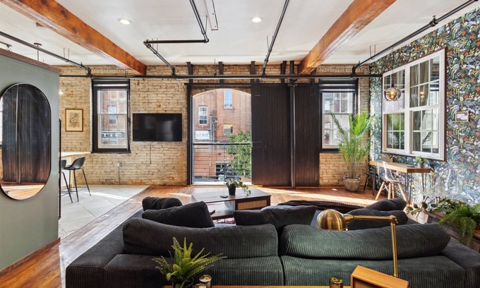 Norris Square Apartment | Chic Artist Flat on Fun Brewery & Restaurant Strip