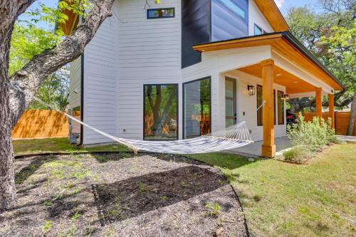 South Manchaca House | Chic Austin House with Spacious Backyard and Hammock