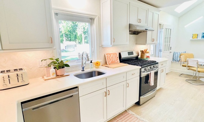 Lake Como House | Chic Belmont Beach House Now Booking Summer 2023