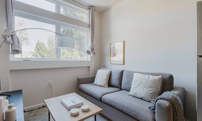 South Berkeley Apartment | Chic Berkeley 1BR w/W/D, near Uni, Dining & Bakeries, by Blueground