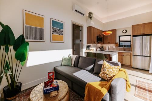 La Mesa House | Chic Casita w BBQ, Patio, Backyard - 4 min to SDSU, 15 mins to beach, Unit B